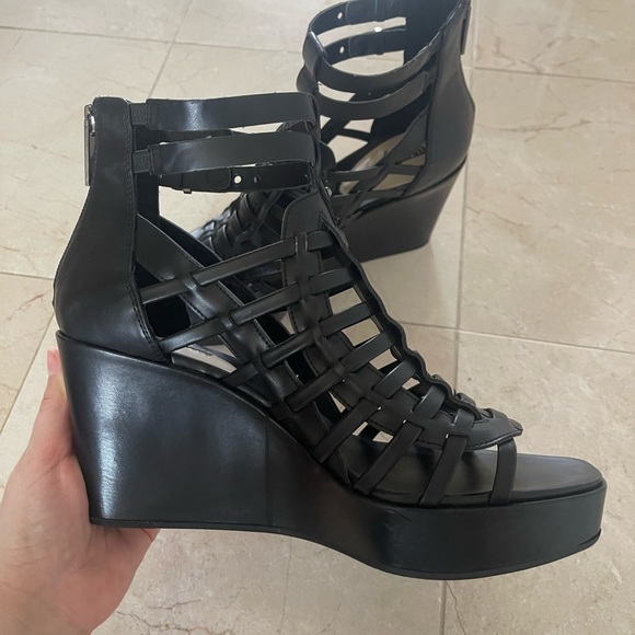 BCBG glatiato wedges - Picture 3 of 6